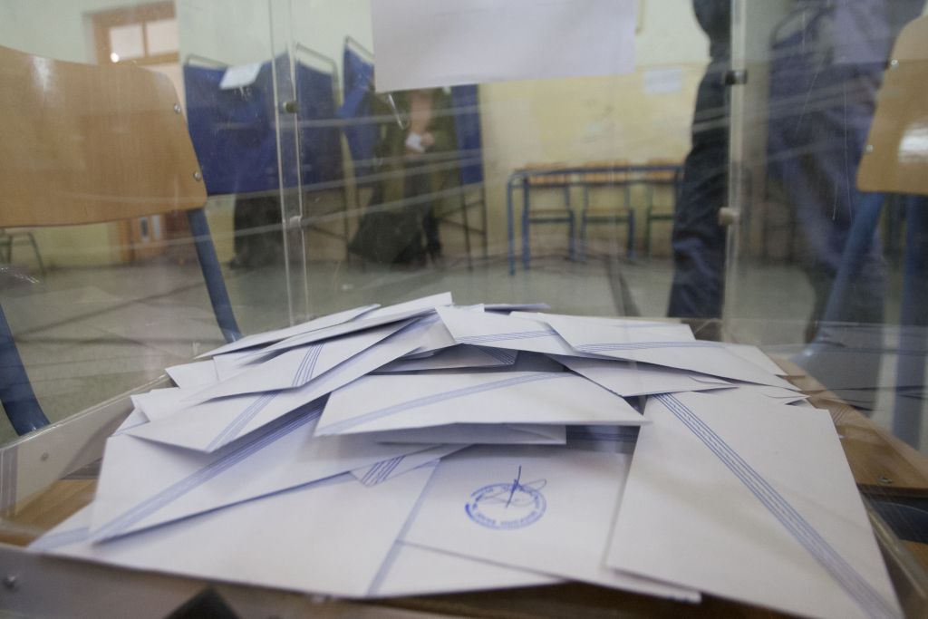 Δημοσκόπηση: Σταθερά μεγάλο προβάδισμα της ΝΔ έναντι του ΣΥΡΙΖΑ