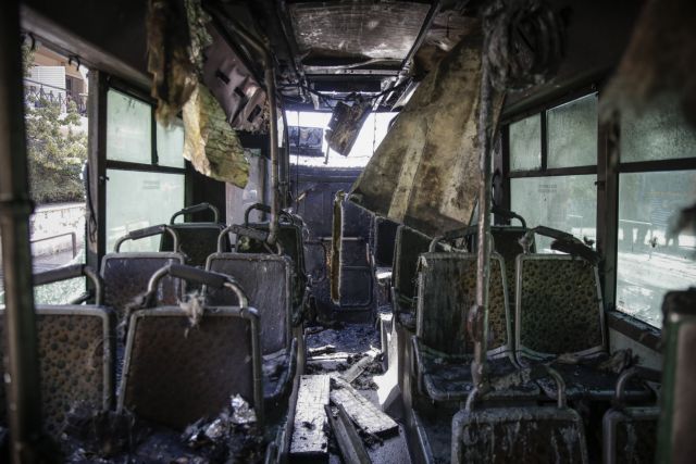 Φωτιά σε εκδρομικό λεωφορείο – πρόλαβαν να βγουν έξω οι μαθητές