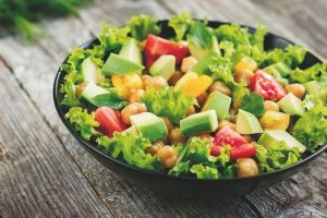 Σαλάτα με αβοκάντο και όσπρια