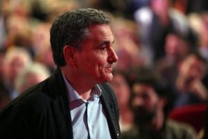 Μείωση της δημοσκοπικής ψαλίδας βλέπει ο Τσακαλώτος