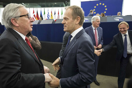 Ο Τουσκ καλεί τους Πολωνούς να ψηφίσουν υπέρ της φιλοευρωπαϊκής αντιπολίτευσης