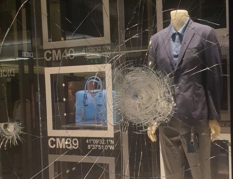 Καταδρομική επίθεση στo κέντρο της Αθήνας για τον Κουφοντίνα