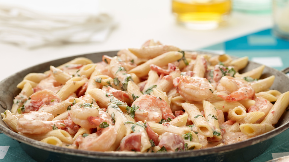 Αρωματικές πένες με βότκα και σολoμό