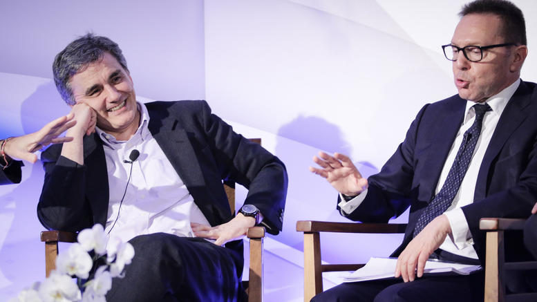 Εκνευρισμένη απάντηση Τσακαλώτου στον φίλο του, Γ. Στουρνάρα