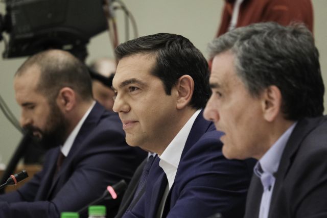 Reuters: Δεν είναι ξεκάθαρο αν οι παροχές Τσίπρα έχουν την έγκριση των δανειστών