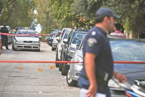 Μαίνεται η βεντέτα των νονών