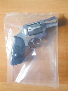 Προσπάθησε να «εξαφανίσει» το περίστροφο