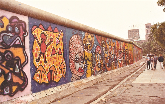 Το Τείχος «απ’ έξω»