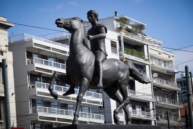 Βανδάλισαν το άγαλμα του Μεγάλου Αλεξάνδρου στην Αθήνα
