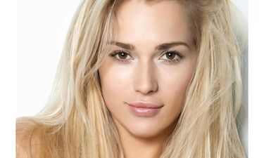 Βικτώρια Καρύδα: Οι πρώτες βουτιές σε πισίνα με τον γιο της