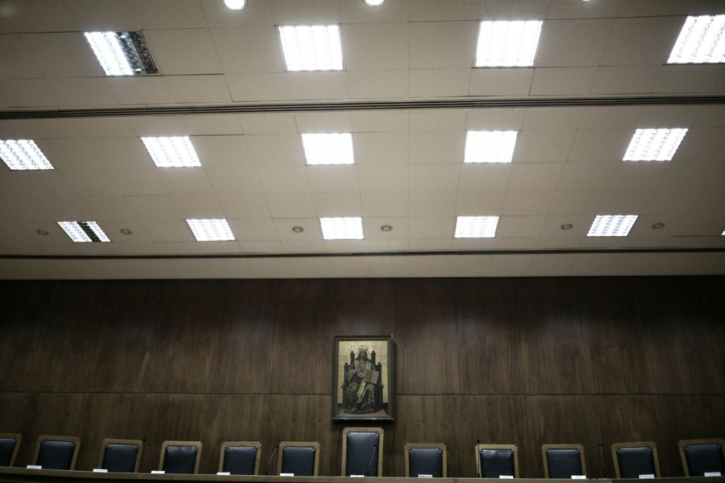 «Όχι» του ΣτΕ στην Ένωση Αθέων για τις θρησκευτικές εικόνες στη δικαστική αίθουσα
