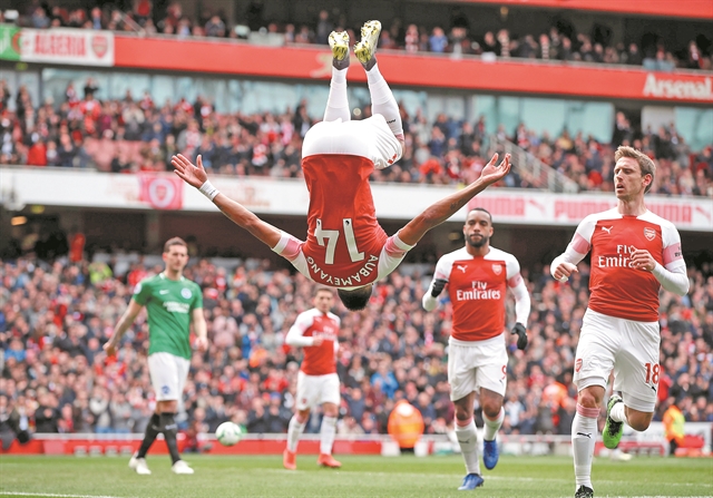 Τα παιδία παίζει