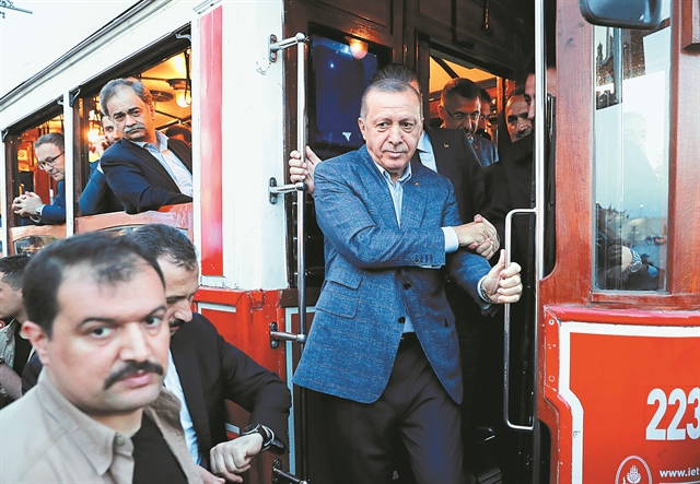 Απειλεί με υποβάθμιση την Τουρκία, δείχνει ΔΝΤ