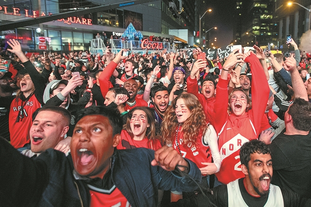 Στο πλευρό του Καραλή οι επικοντίστριες