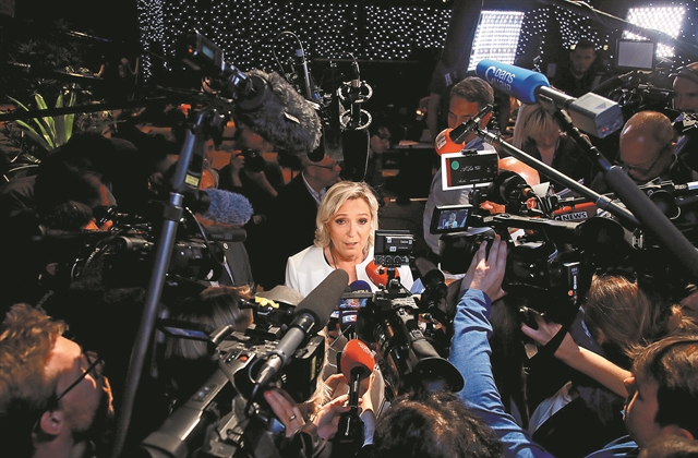 Στο Ελιζέ αρνούνται να πουν τη λέξη «ήττα»