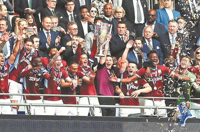 Η Αστον Βίλα πανηγυρίζει για 190 εκατ. λόγους!