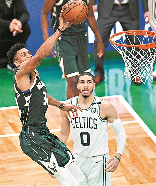 Εσείς γκρινιάζετε και εγώ τις βάζω!