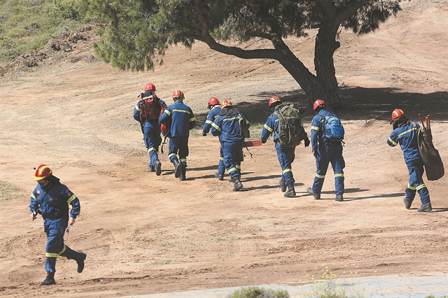 Προκήρυξη για 1.300 εποχικούς πυροσβέστες