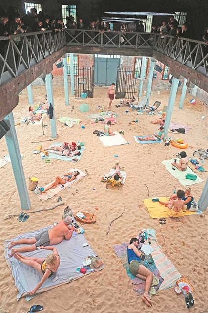 Βραβεία σε μια λιθουανική παραλία, ΗΠΑ και Κύπρο