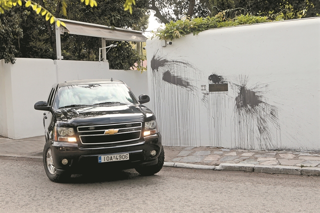 Αλωνίζουν ανενόχλητοι Ρουβίκωνες, μπαχαλάκηδες