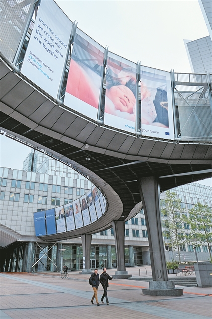 Δεν είναι αλλού τέλεια, εμείς είμαστε χάλια