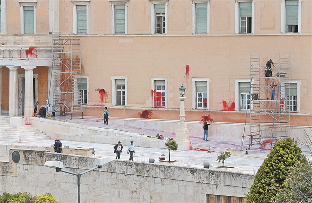 Πώς η ανοχή στον Ρουβίκωνα εξευτέλισε την Αστυνομία