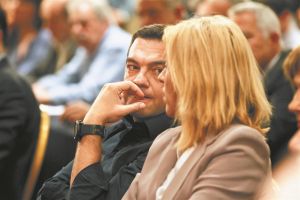 Σε τροχιά αποδόμησης το Μαξίμου