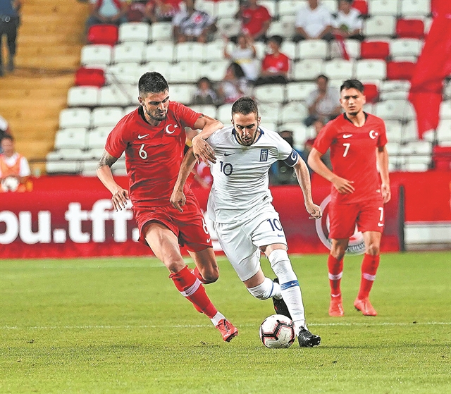 Δεν έπεισε στην Αττάλεια η «πειραματική» Εθνική