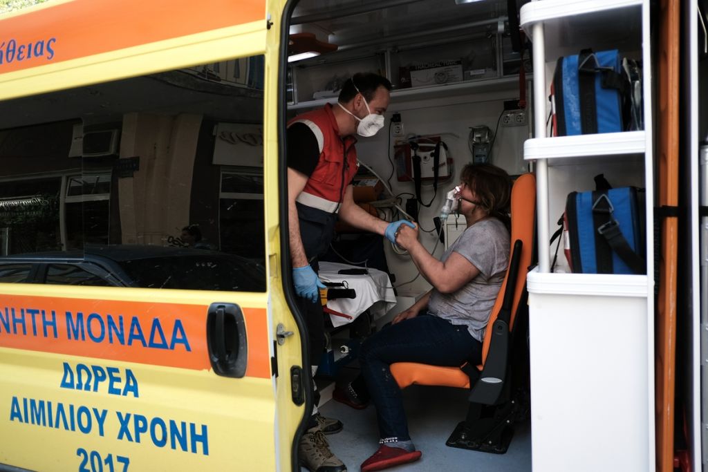 Θεσσαλονίκη: Απεγκλωβισμός τεσσάρων ατόμων από φλεγόμενο κτίριο