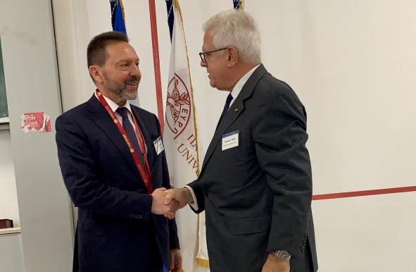 Το Πανεπιστήμιο Κρήτης βράβευσε τον Γιάννη Στουρνάρα