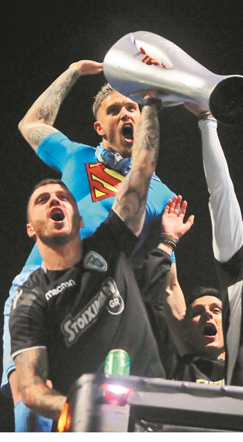 Αήττητος μεταξύ αήττητων