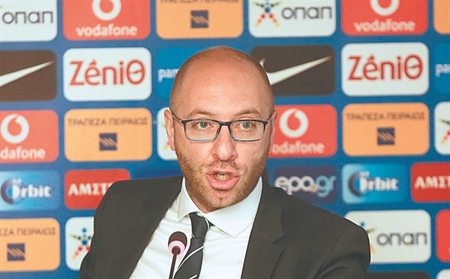 Ικανοποίηση αλλά και κριτική χωρίς… κάρτες