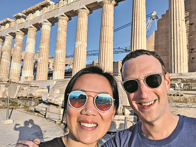 Στην Ακρόπολη ο Mister Facebook