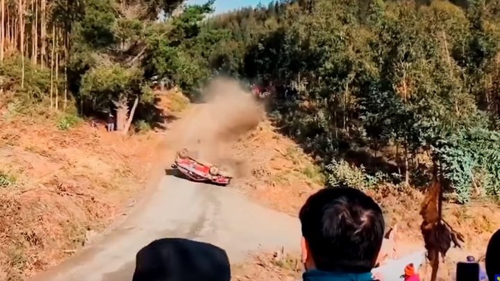Σφοδρό ατύχημα σε αγώνα ράλι στη Χιλή
