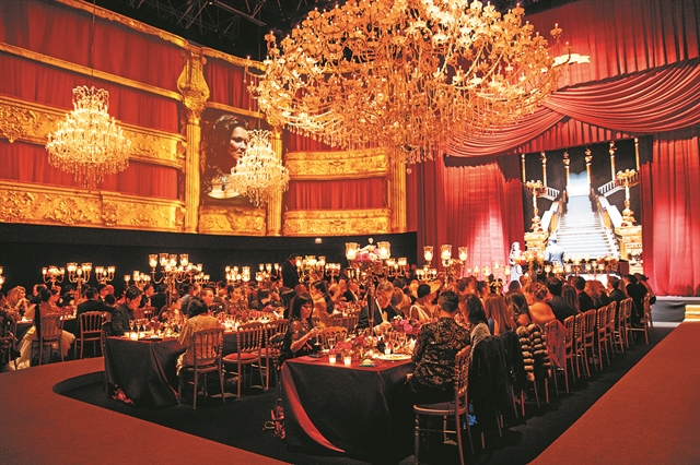 Oι VIP «ανεβάζουν» όταν έχουν ήδη αναχωρήσει