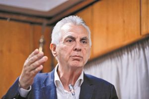 «Αντίπαλός μας μόνο τα προβλήματα της κοινωνίας»