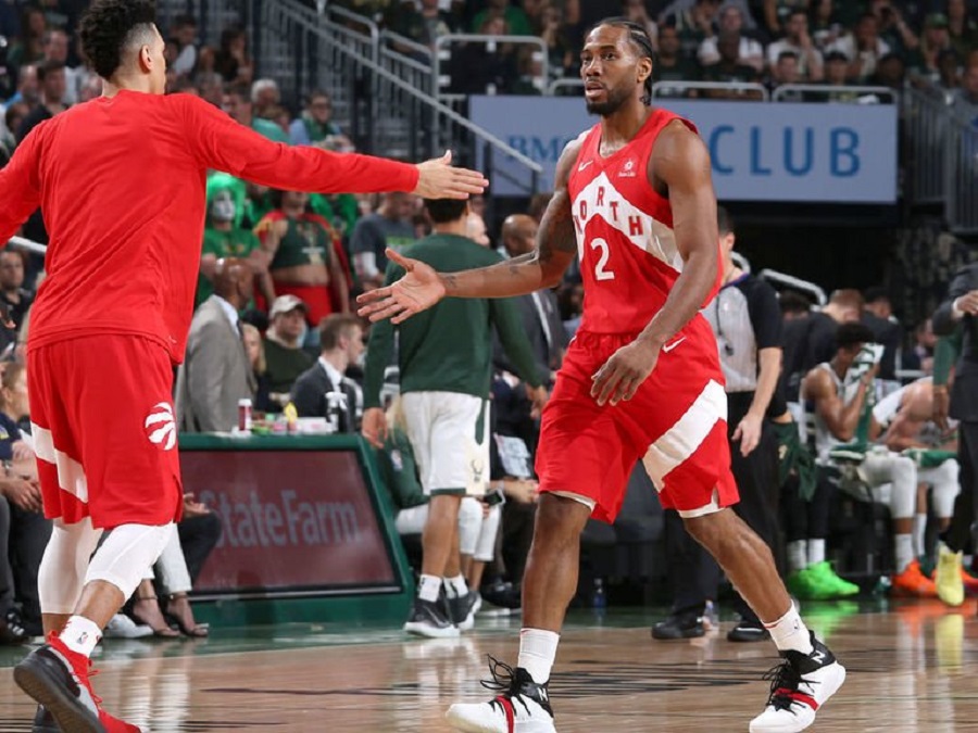 Η ηγετική εμφάνιση του Λέοναρντ στο Μιλγουόκι