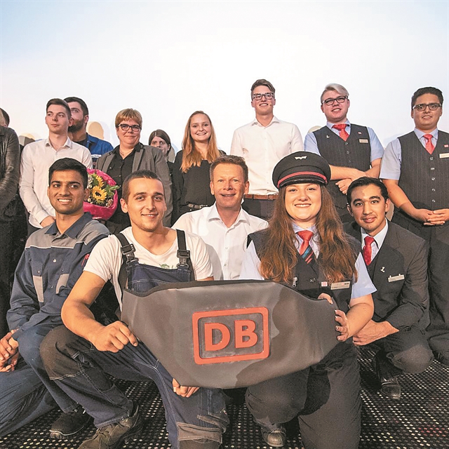 Ζητεί ηλεκτρολόγους, οδηγούς και μηχανικούς