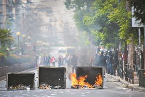 Καίνε ανενόχλητοι και μέρα μεσημέρι