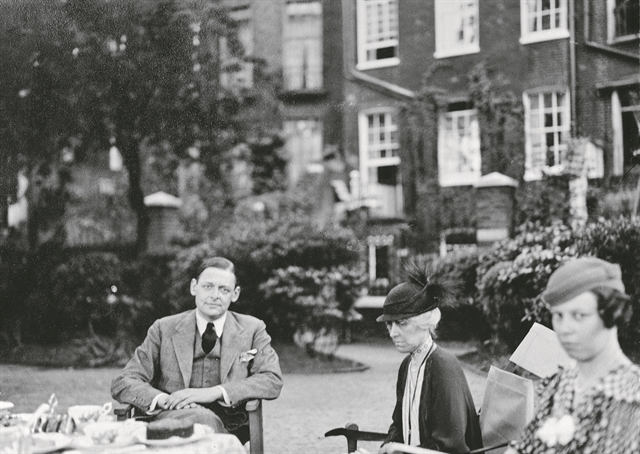 Τα παράδοξα των μεταφράσεων της «Ερημης χώρας»