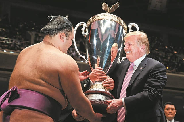 Σούσι, σούμο και Μπάιντεν