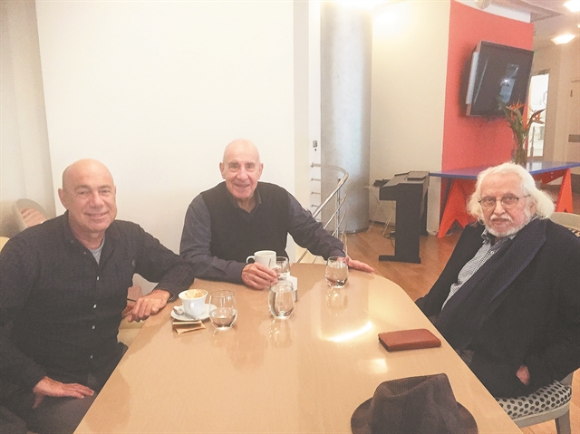 Ο κόσμος έχει πάρει διαζύγιο από την τέχνη