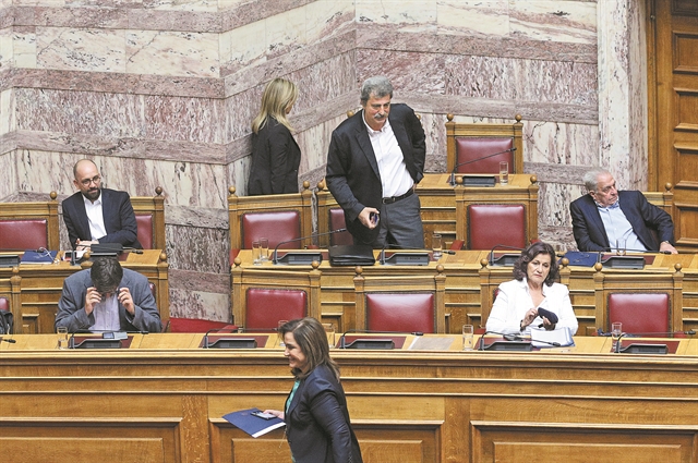 Ψάχνουν διέξοδο στη σκληρή πόλωση