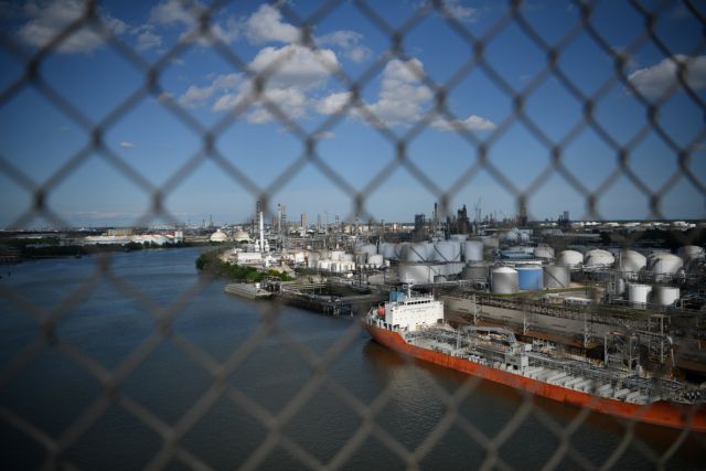 Η Exxon Mobil αποσύρει τα ξένα στελέχη από τις εγκαταστάσεις της στο Ιράκ