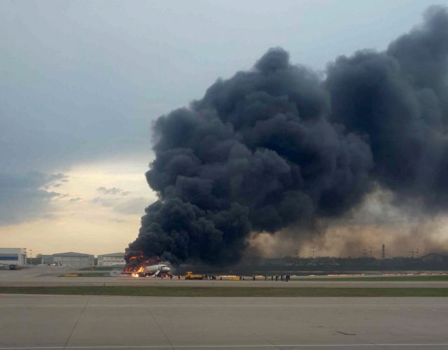 Τραγωδία στη Μόσχα: Ξεπέρασαν τους δέκα οι νεκροί από την πυρκαγιά σε αεροσκάφος