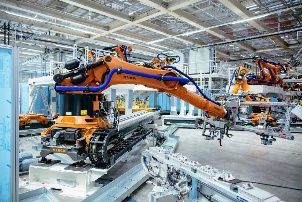 Τρία νέα εργοστάσια από τη VW για τα ηλεκτρικά της