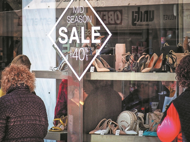 Τρέχουν για να καλύψουν τις απώλειες των εορτών