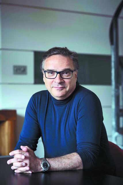 Ορλάντο Φίτζες: «Ο πόλεμος Ευρώπης – Ρωσίας ήδη έχει αρχίσει, είναι υβριδικός»