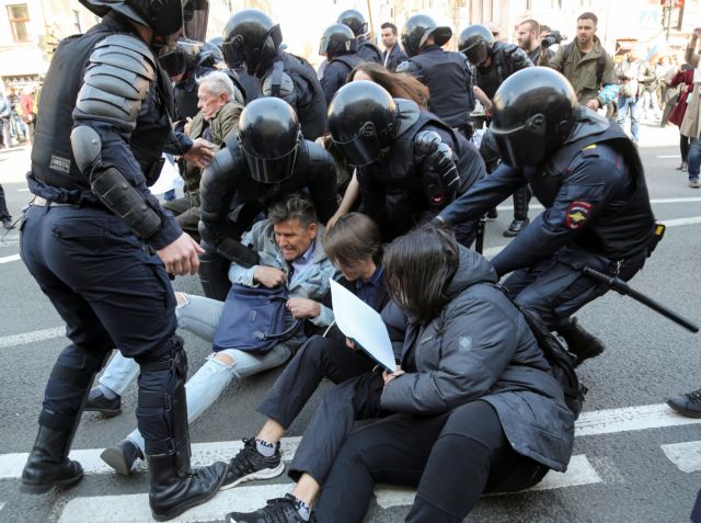 Ρωσία: Συλλήψεις αντιφρονούντων σε διαδήλωση κατά του Πούτιν