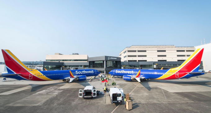 Γιατί η Boeing κινδυνεύει με… ανώμαλη προσγείωση